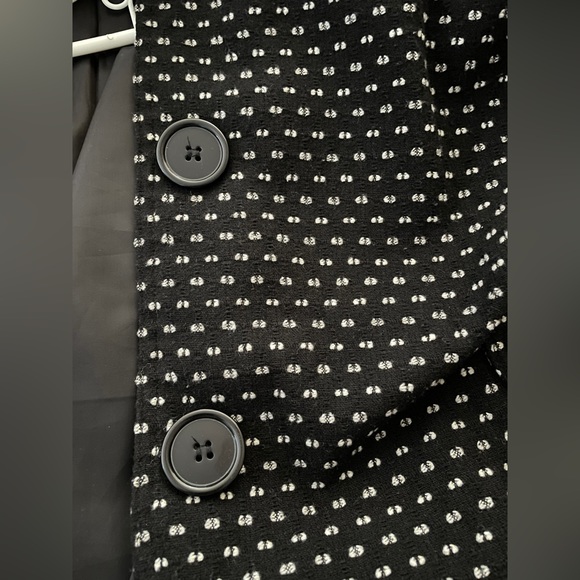 Beautiful coat - Picture 8 of 8